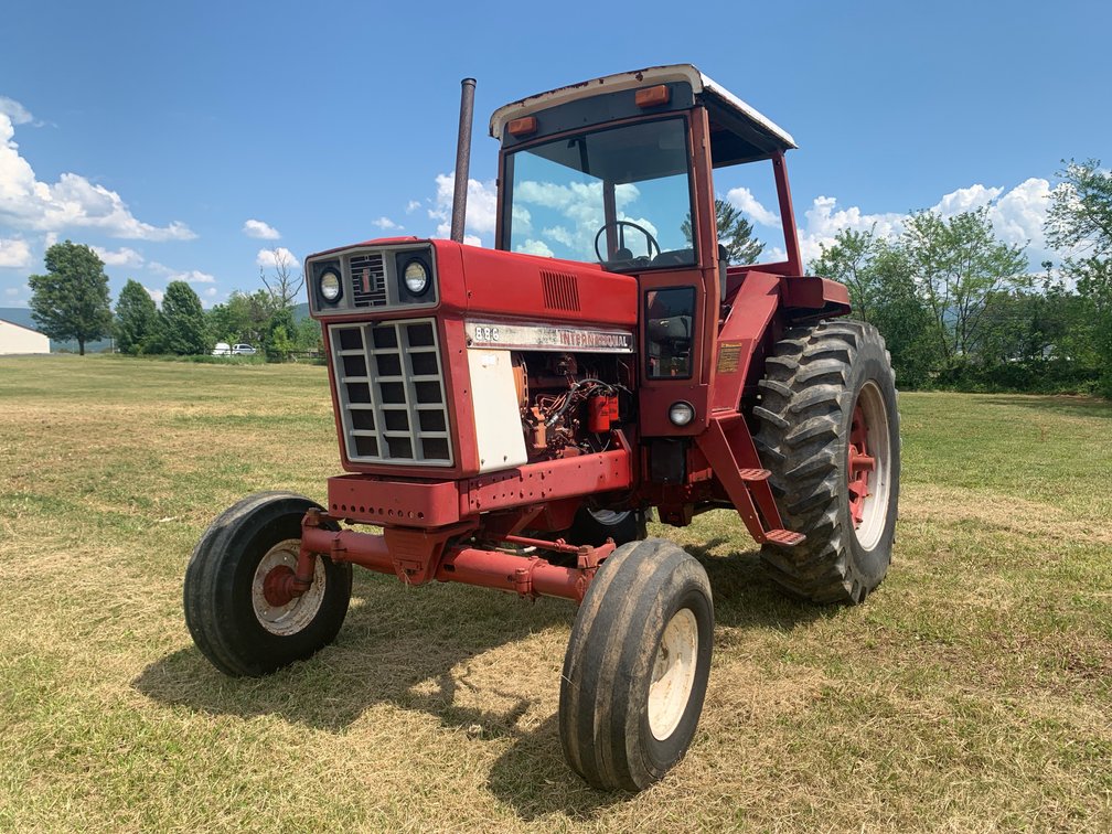 International 886 2wd Tractor. 90hp. Runs and Drives Great!