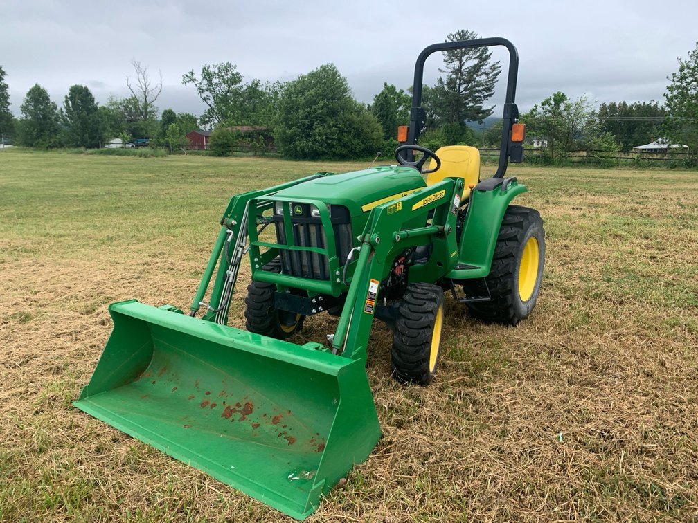 John Deere 3032e Hydrostatic Tractor With Loader. 4 Wheel Drive. 874 Hours. Everything Works As it Should