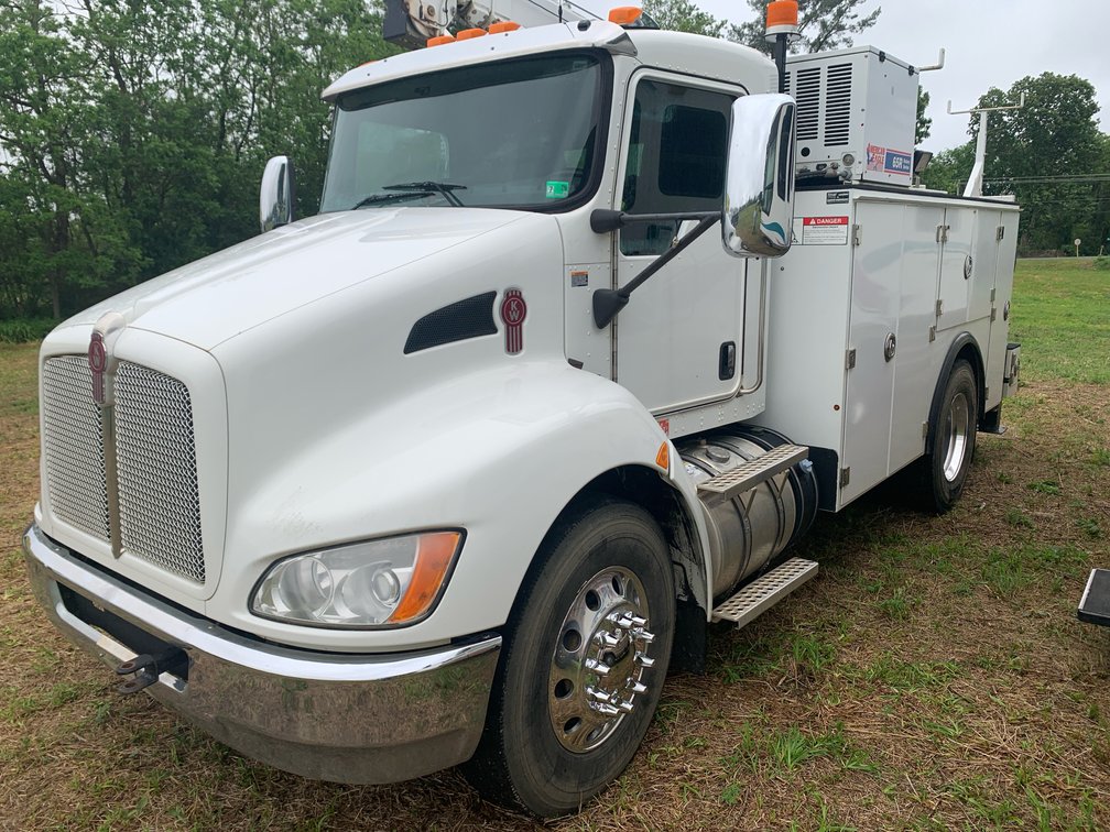 2017 Kenworth T370 Truck With Cummins Engine and Allison Transmission