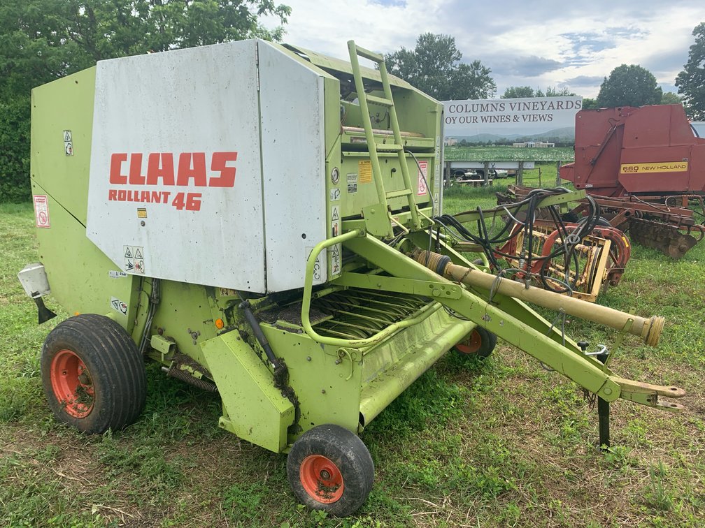 Claas Round Baler. Makes 4x4 Bales. String Wrap