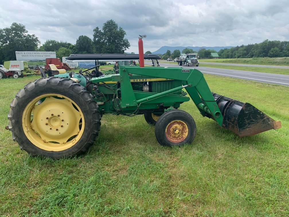 John Deere 2130 With Loader. 1790 Hours.  Has New Hydraulic Pump and Needs A New Lift Pump.