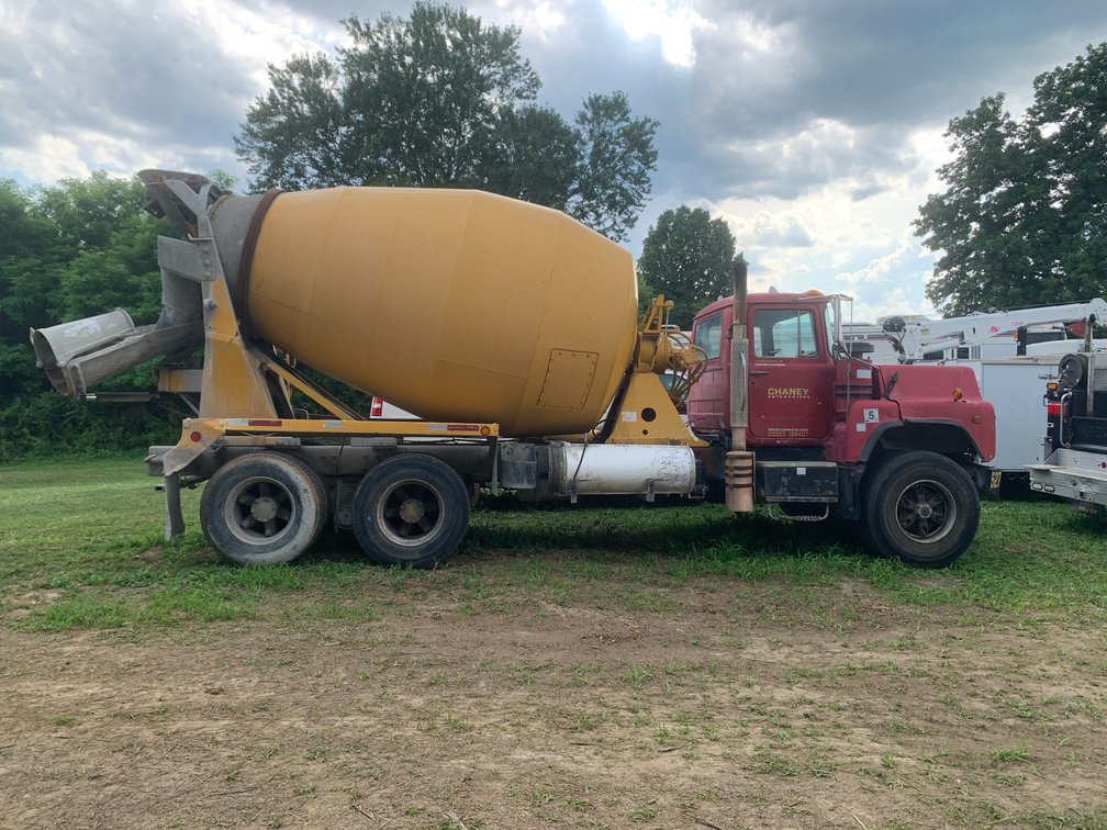 1999 Mack DM690S Truck