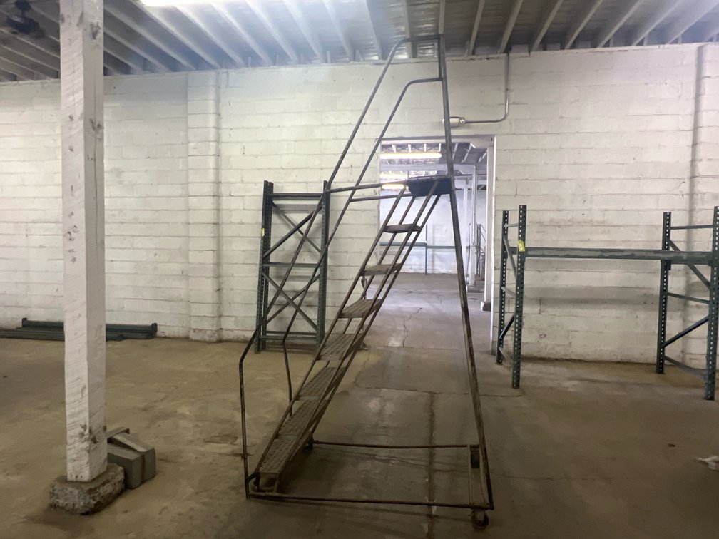 Steel Rolling Warehouse Ladder
