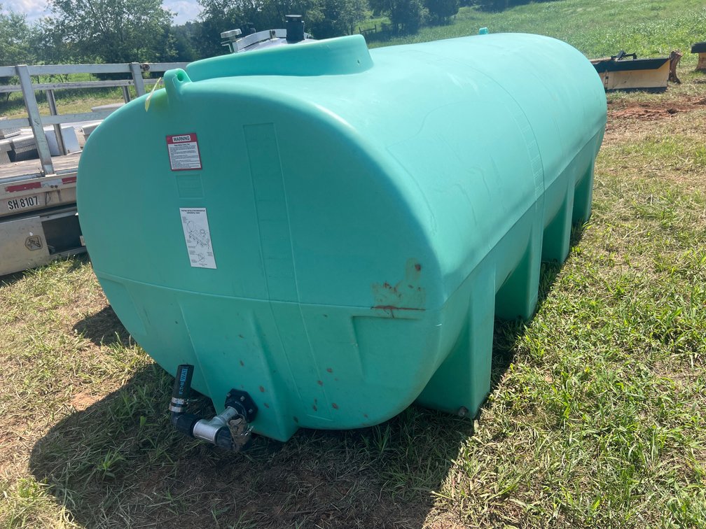 Enduraplas 1500-Gallon Polyethylene Horizontal Leg Tank