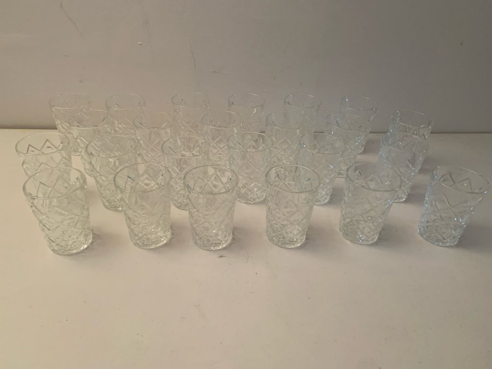 Set of 24 Diamond Pattern Clear Glass Tumblers