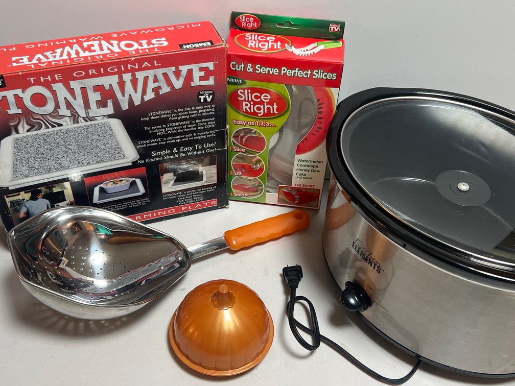 Kitchen Elements Slow Cooker, Food Slicer, and Kitchenware