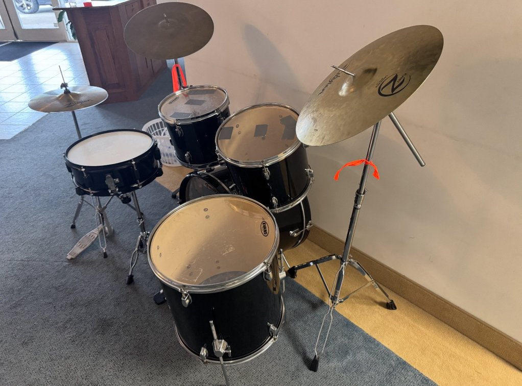 Evans Drum Set w/Zildjian Scimitar 14” Top Hi Hat