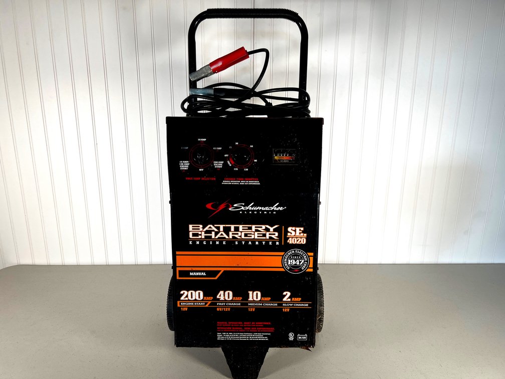 Schumacher Electric Battery Charger/Engine Starter