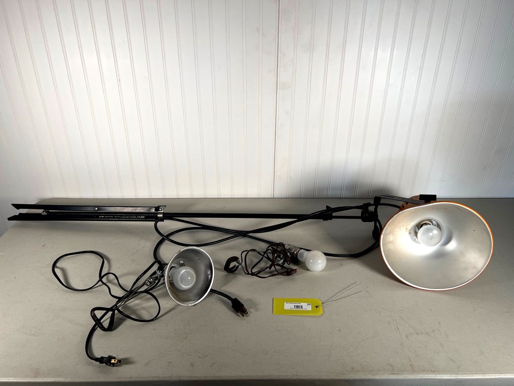 Smith Vecor Electric Tripod Light with 2 Additional Electric lights