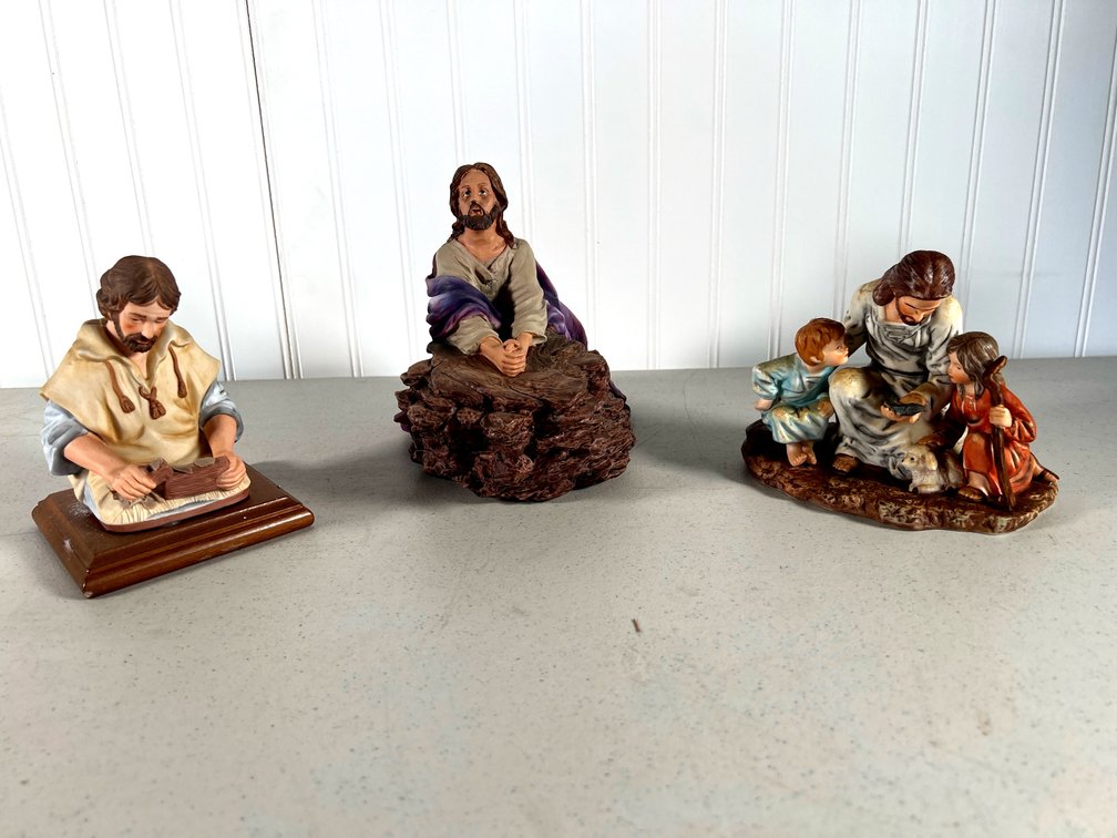 Lot of 3 Figurines