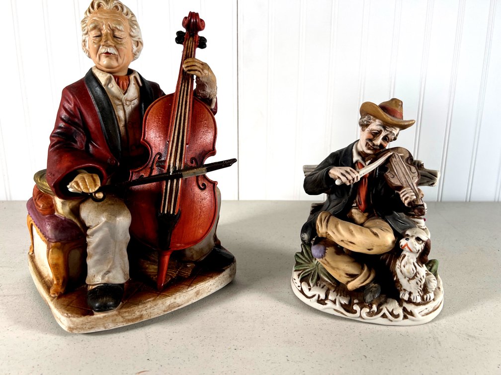 Lot of 2 Figurines
