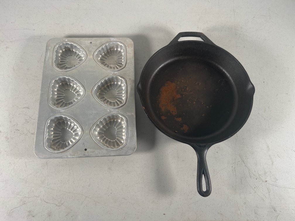 Cast Iron Cracker Barrel Skillet & Muffin Pan