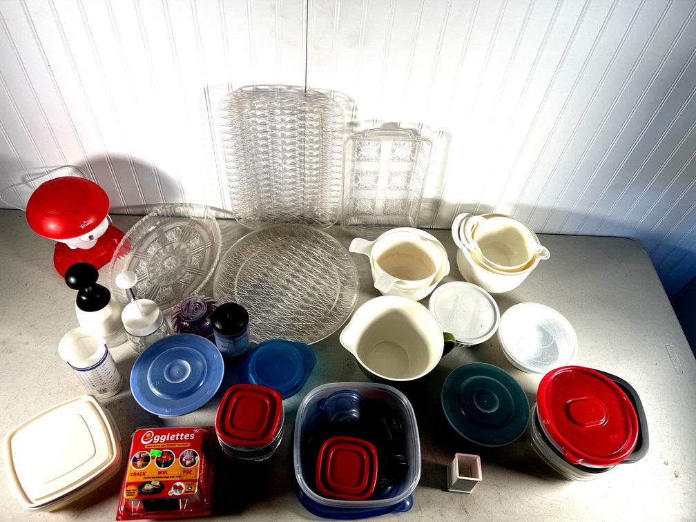 Large Lot of Kitchen Wares