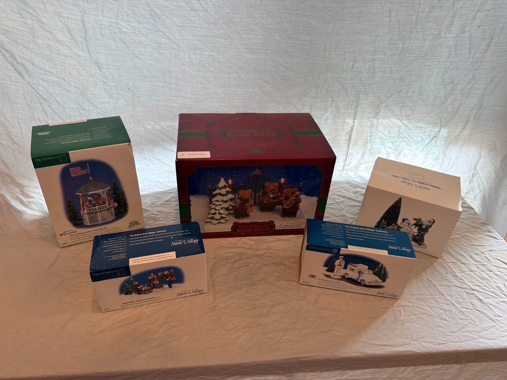 Department 56 Heritage and Snow Village Collectibles