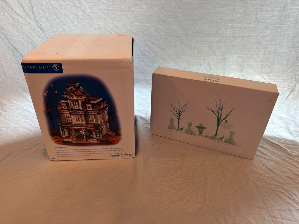Department 56 Halloween Village Grimly Manor & Accessories