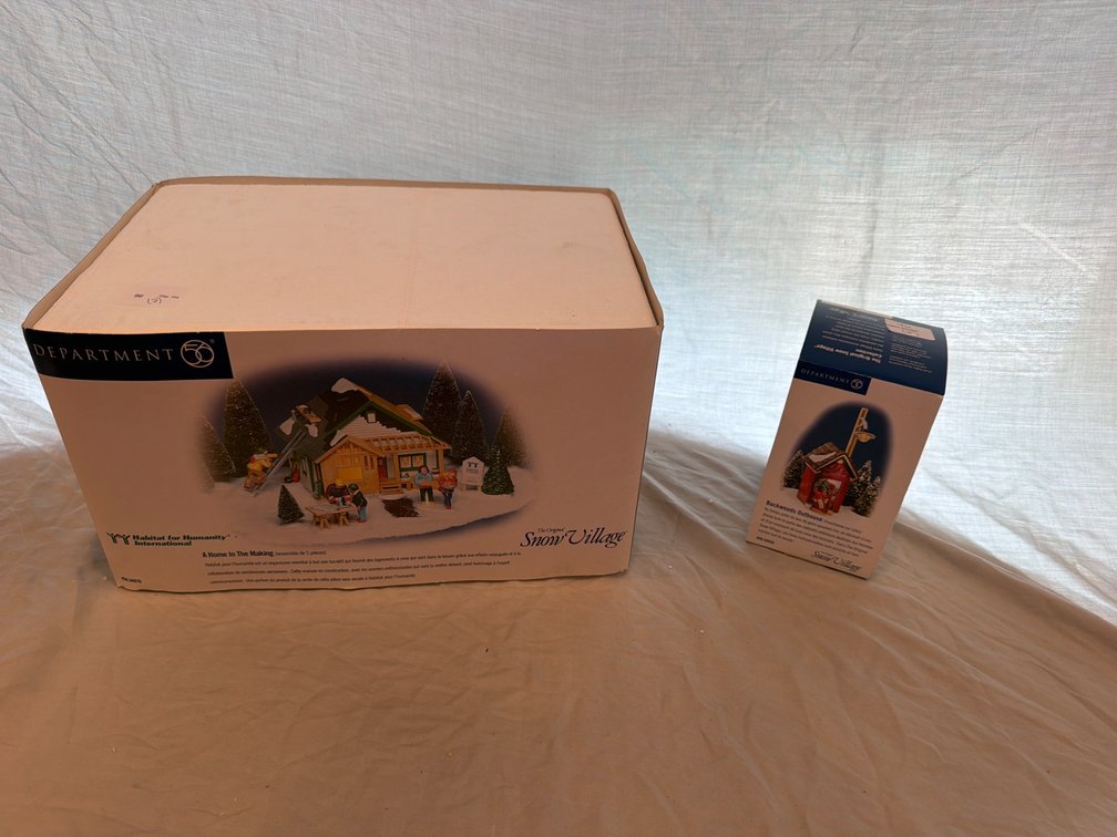 Department 56 Snow Village and Backwoods Outhouse Set