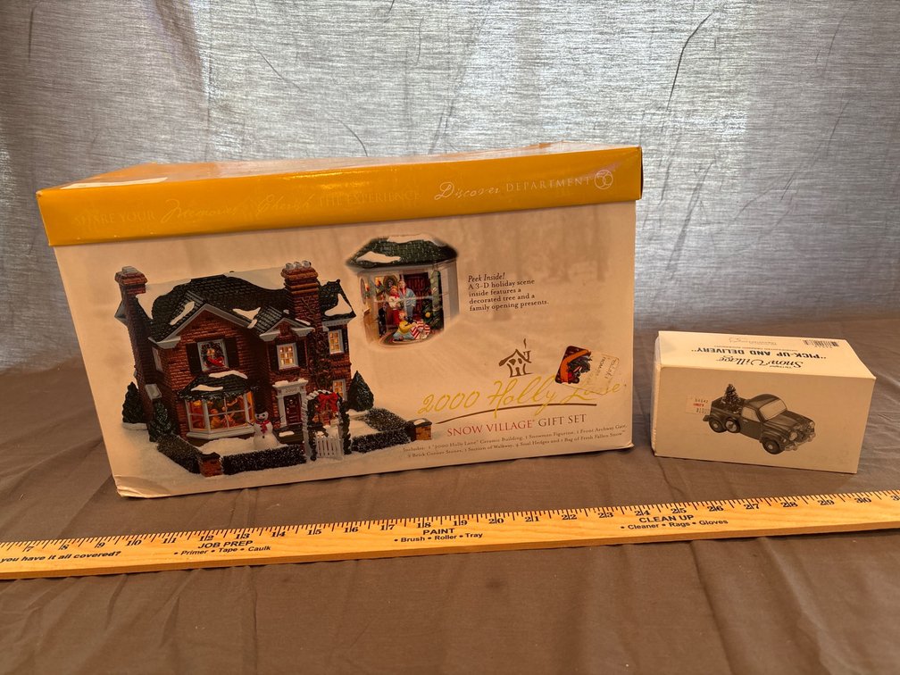Department 56 Snow Village Gift Set and Pickup Accessory