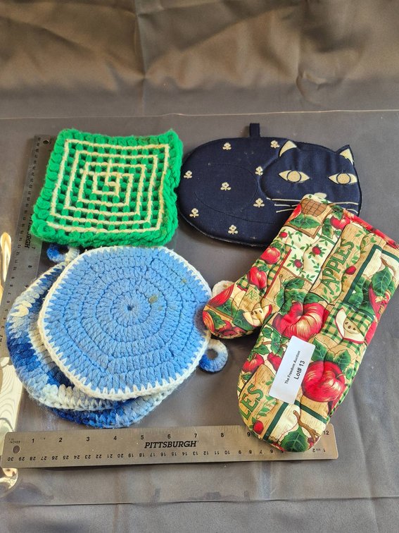 Five Assorted Pot Holders and Oven Mitt