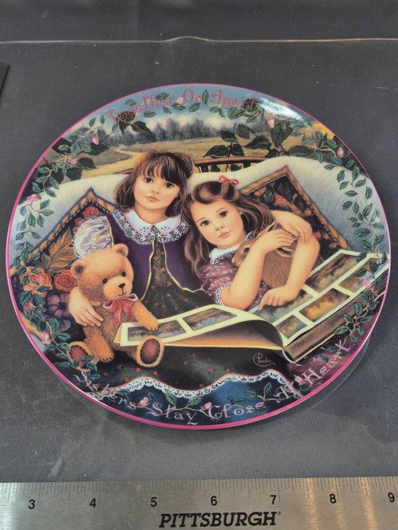 Collector Plate 'Close at Heart' by Cheryl Poulin - Kindred Moments Series