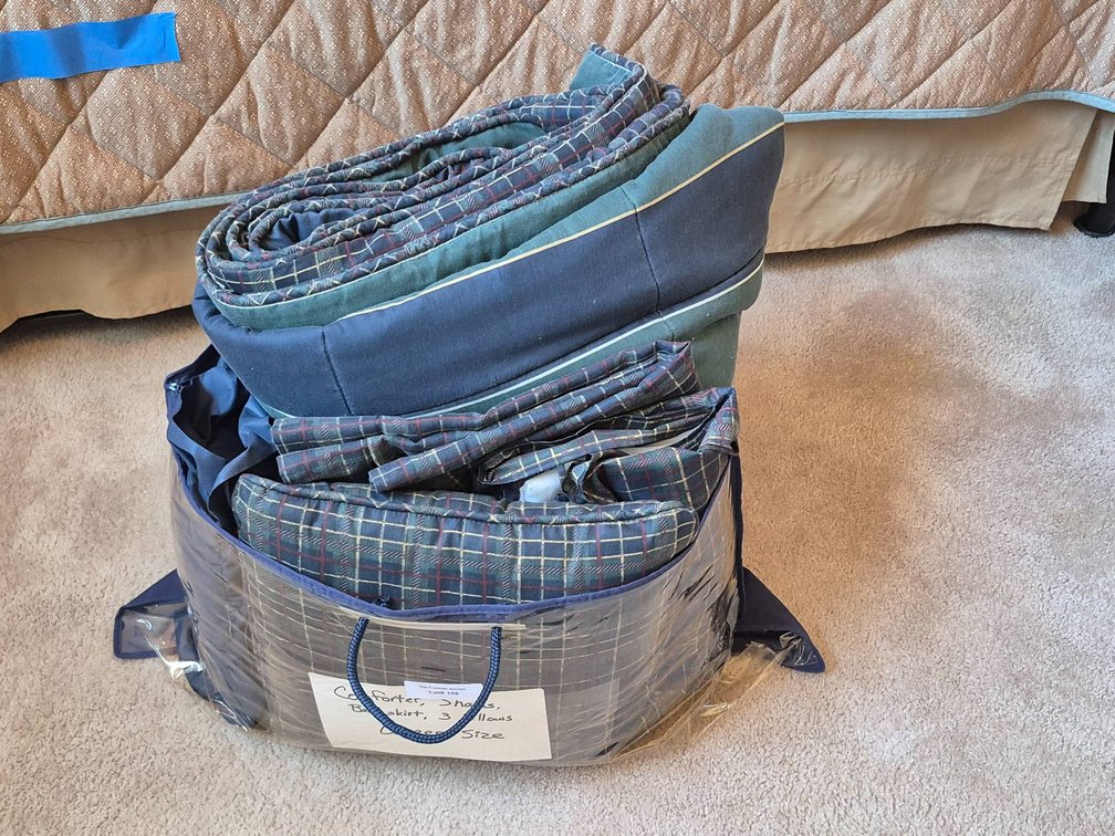 Queen Size Comforter Set With Shams, Bed Skirt, and 3 Pillows