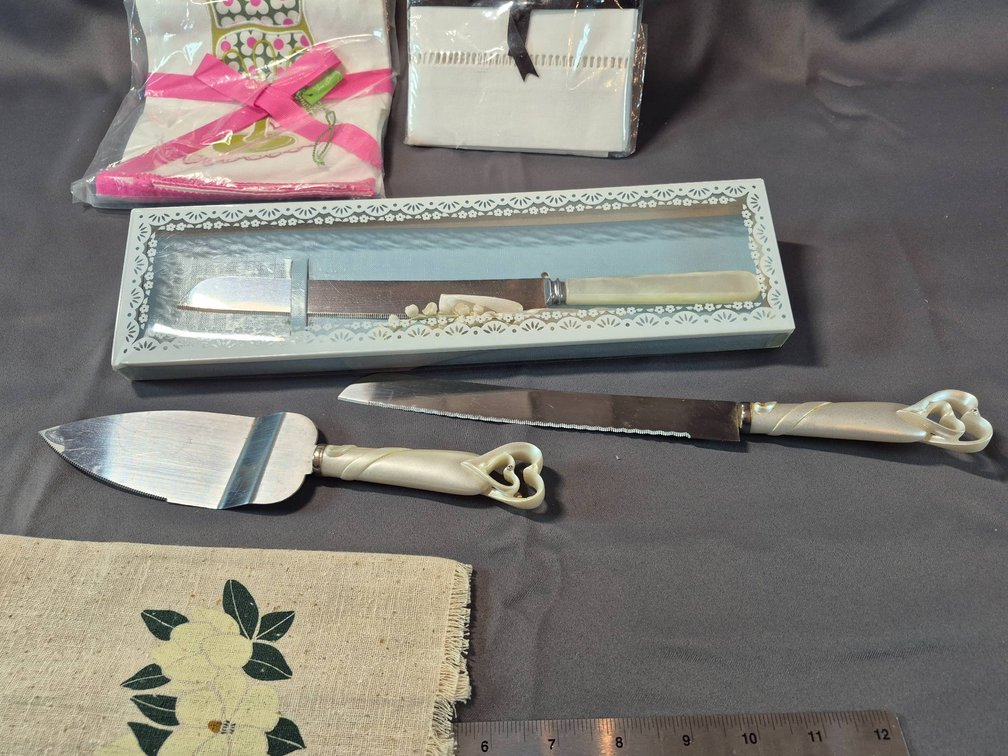 Stainless Steel Cake Knife and Server Set with Decorative Handles and Accessories