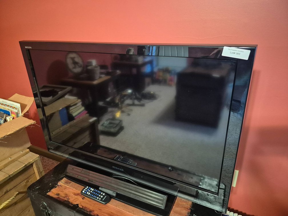 Toshiba REGZA 40XV645U 40-Inch 1080p LCD HDTV with Remote