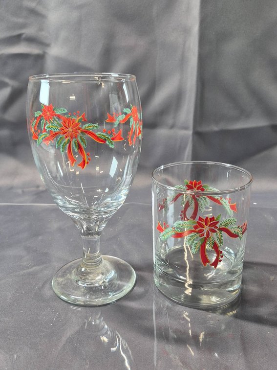 4 Short Glasses and 12 Stem Glasses with Holiday Design