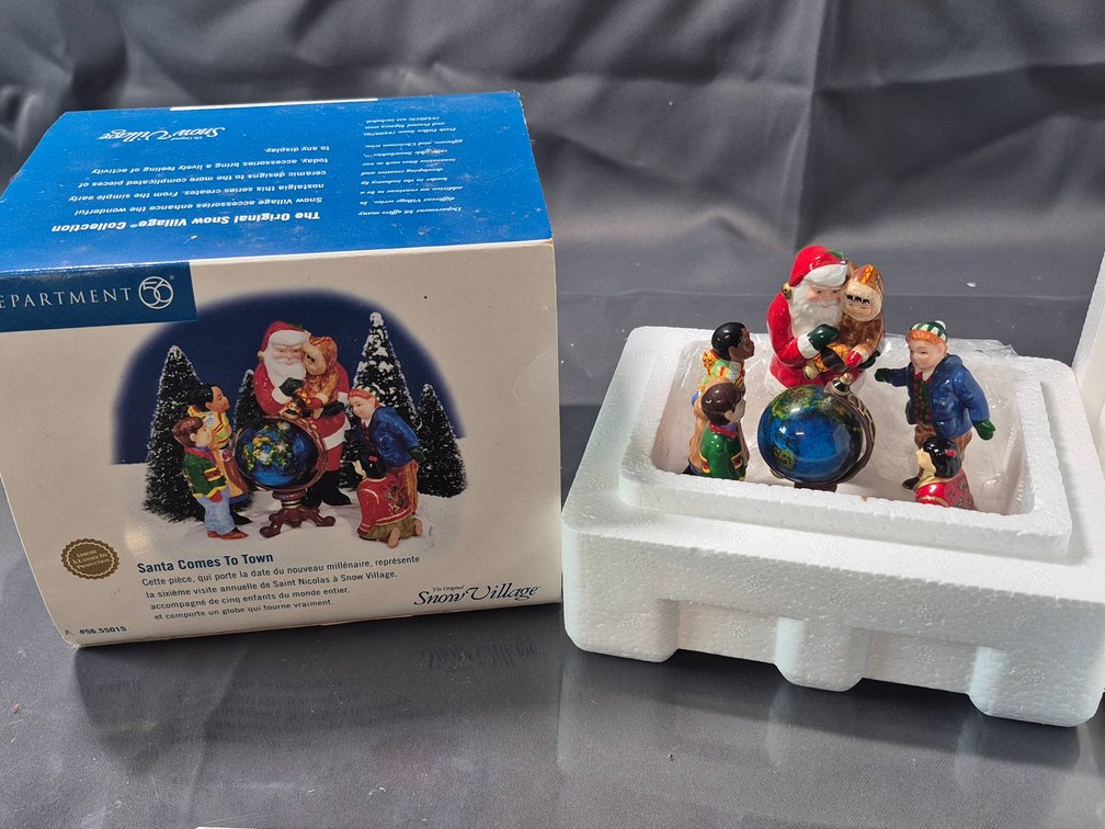 Department 56 Santa Comes to Town Figurine Set