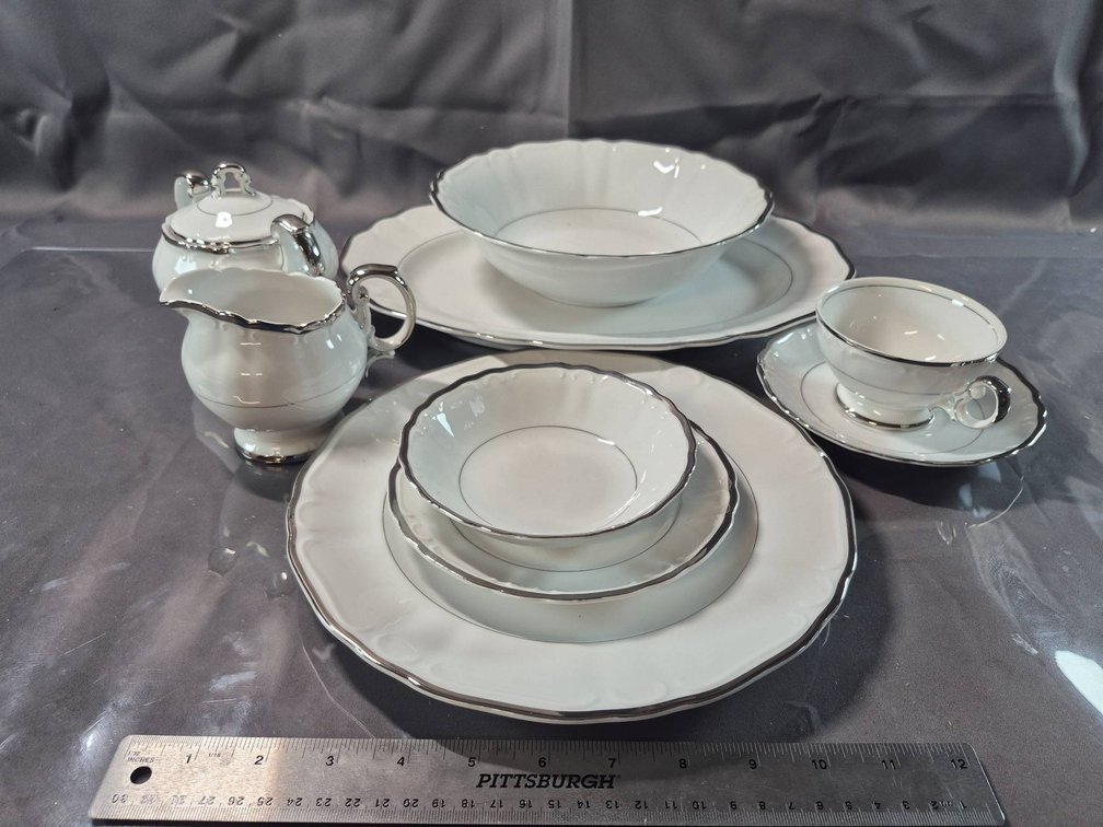 Ashercraft Fine China 'Empress' 16 Place Settings with Silver Trim