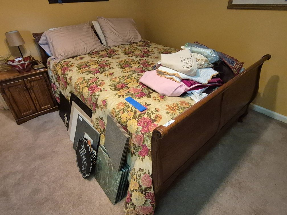 Queen Size Sled Bed With Decorative Wood Carving