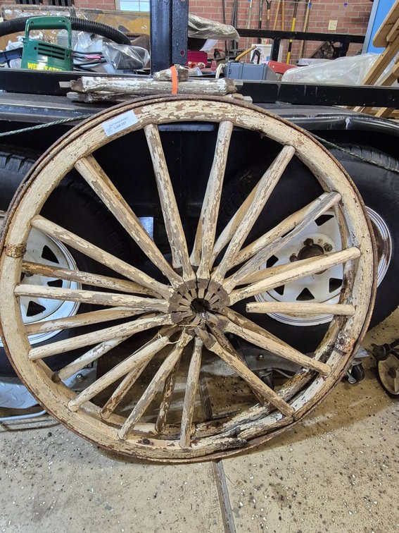 35-Inch Wooden Wagon Wheel with Iron Rim
