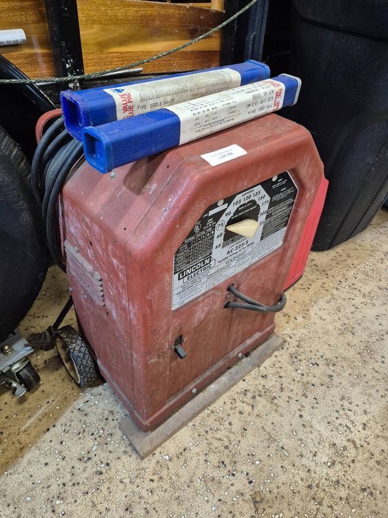 Lincoln Electric AC-225-S Arc Welder With Electrode Rods