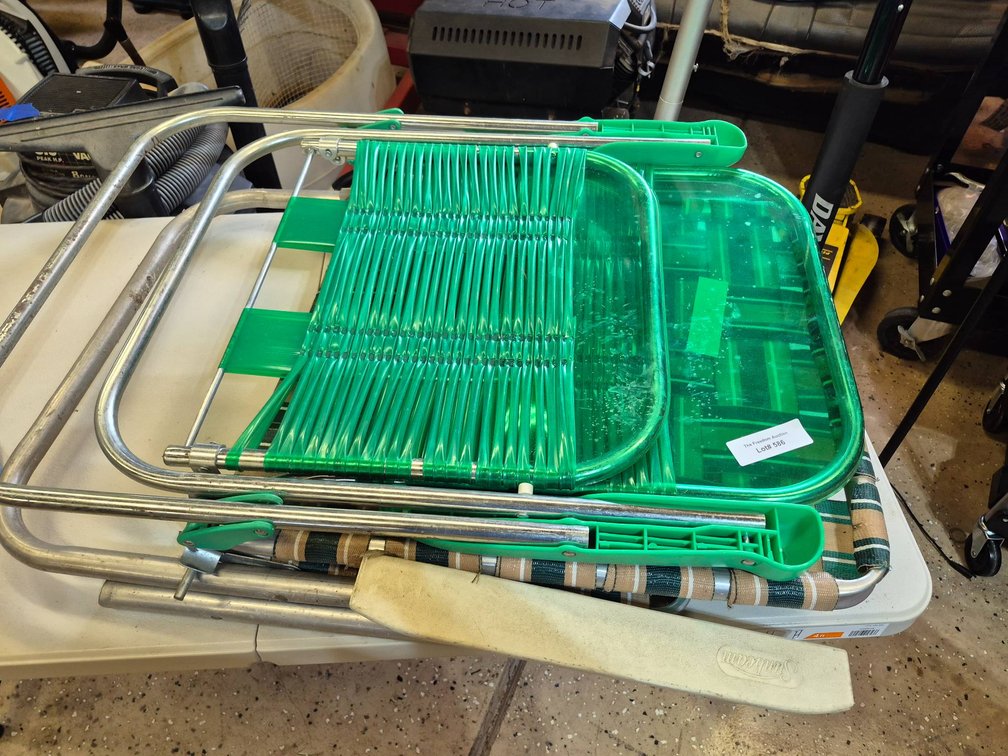 Foldable Green Lawn Chair with Metal Frame