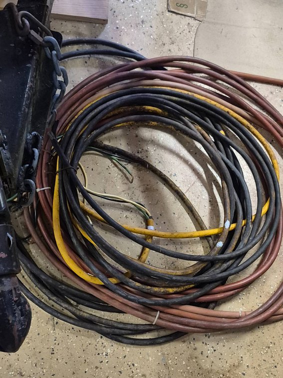 Used Electrical Cables of Various Lengths and Gauges