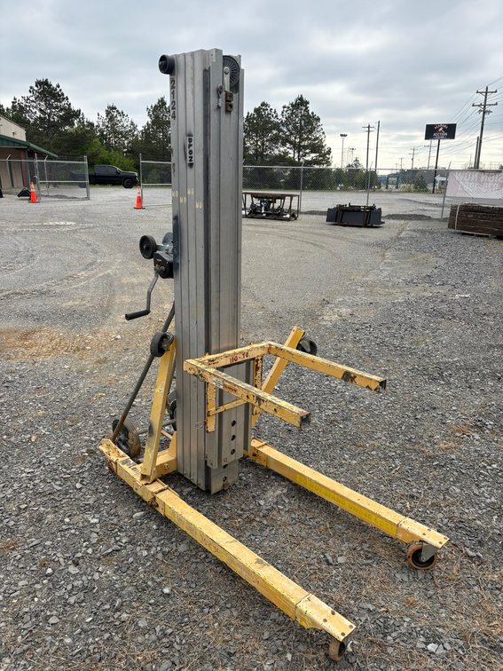 Portable Hand Crank Material Lift (1 of 2)