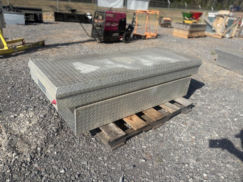 Aluminum Diamond Plate Toolbox (C)