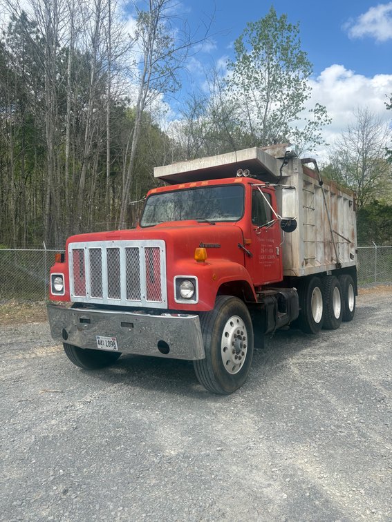 Tri Axel Dump Truck
