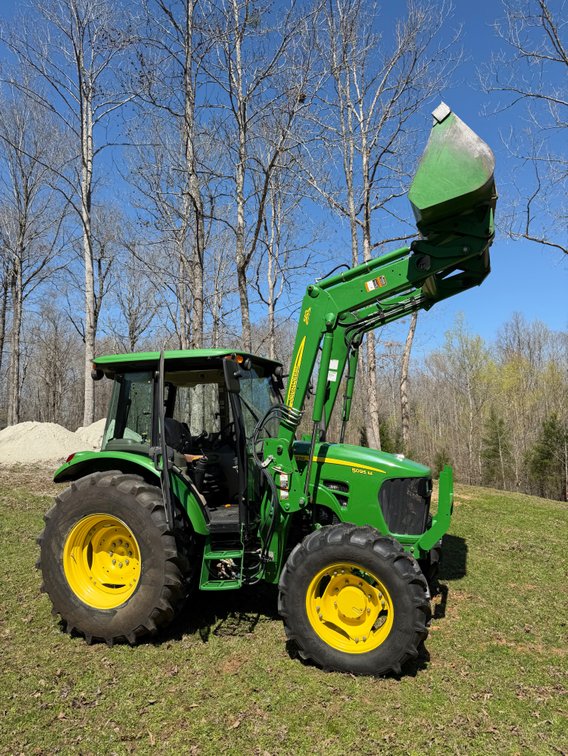 John Deere 5095 Tractor w/front end loader & bucket
