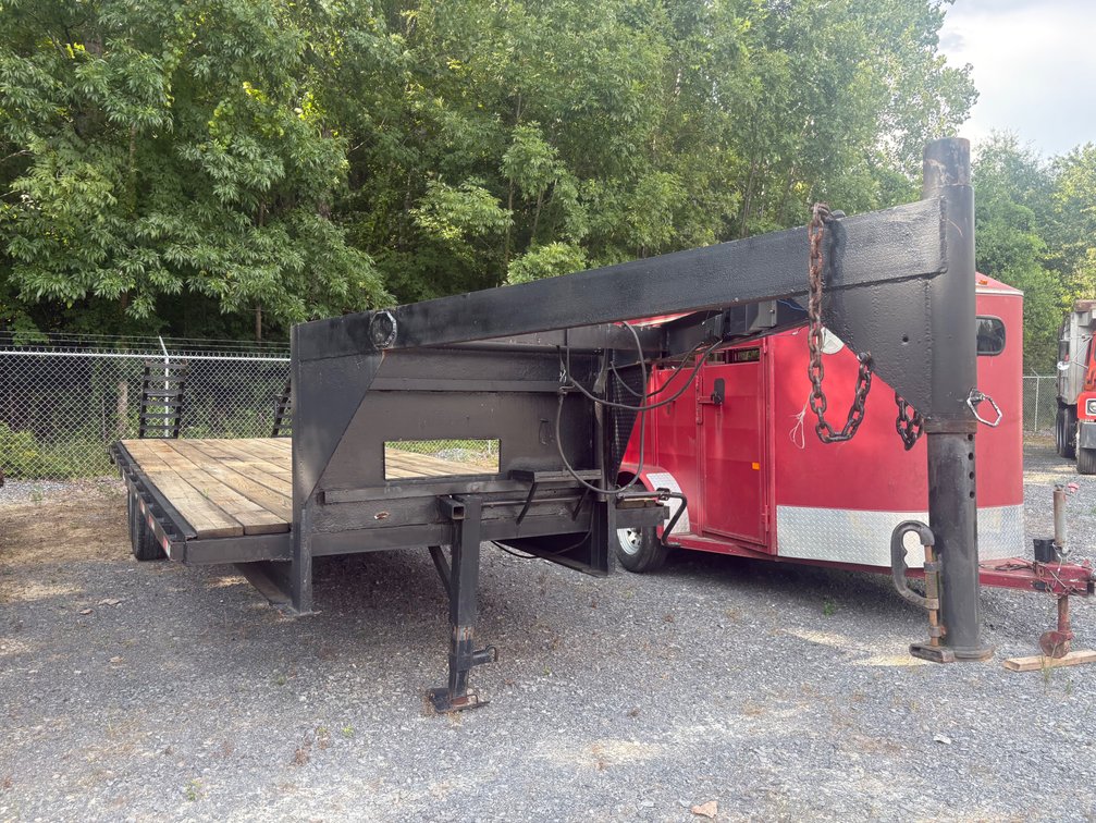 25” Gooseneck Trailer