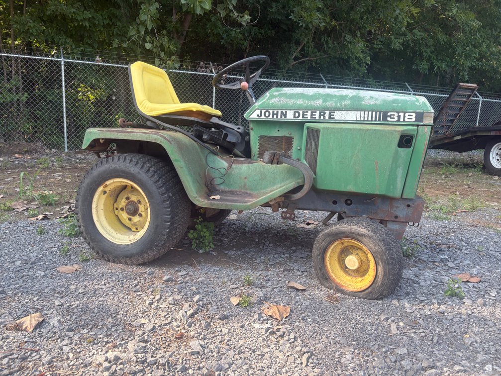 John Deere 318