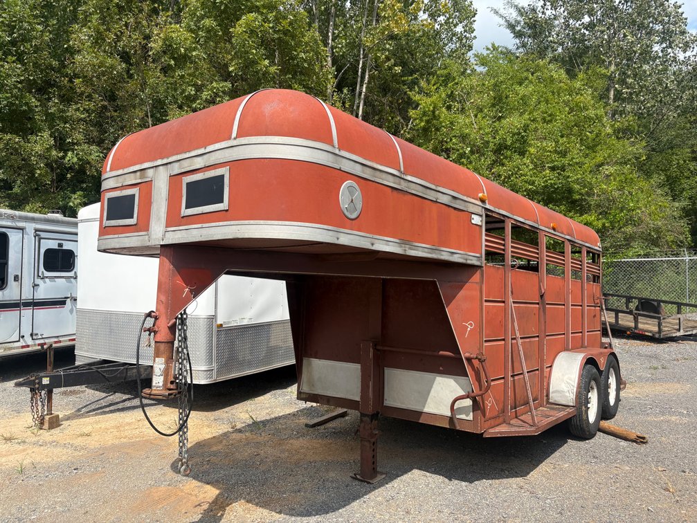 19’ Gooseneck Stock Trailer