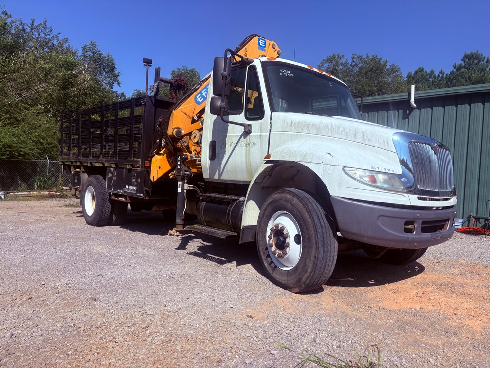 2006 International 4400 Truck - Stake Body Crane Truck