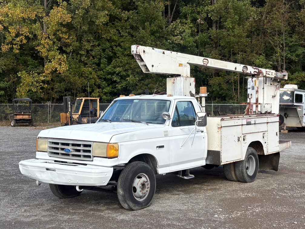 1990 Ford F-450 Pickup Bucket Truck