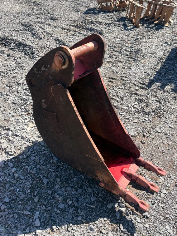 13” CAT Bucket
