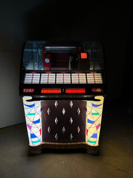 Totally Restored 1950s Seeburg HF100W Jukebox, Rechromed