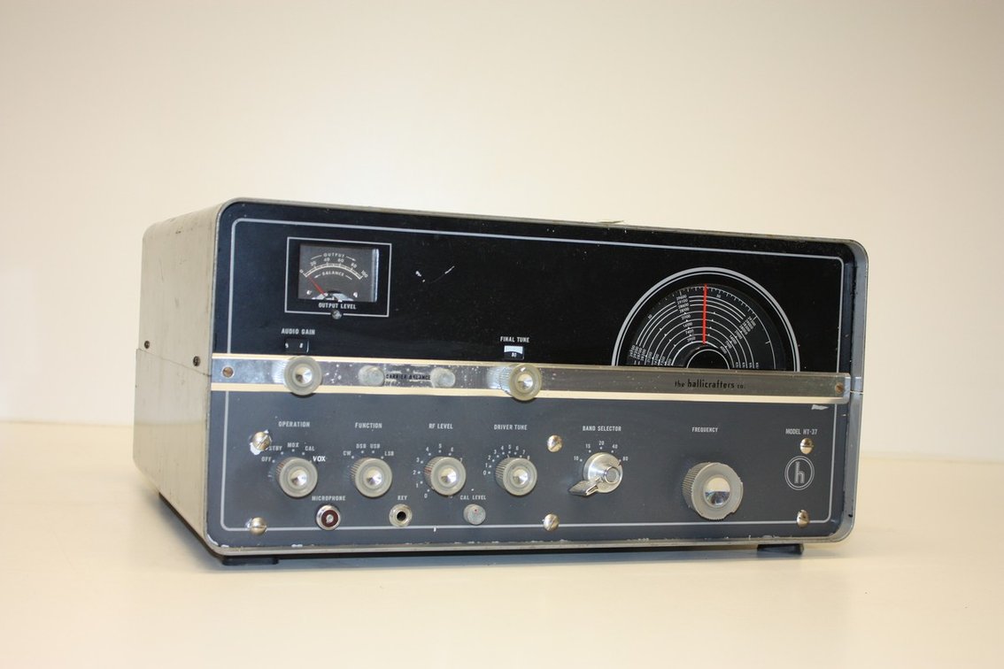 Vintage 1960s Hallicrafters HT-37 Amateur Radio Tube Transmitter