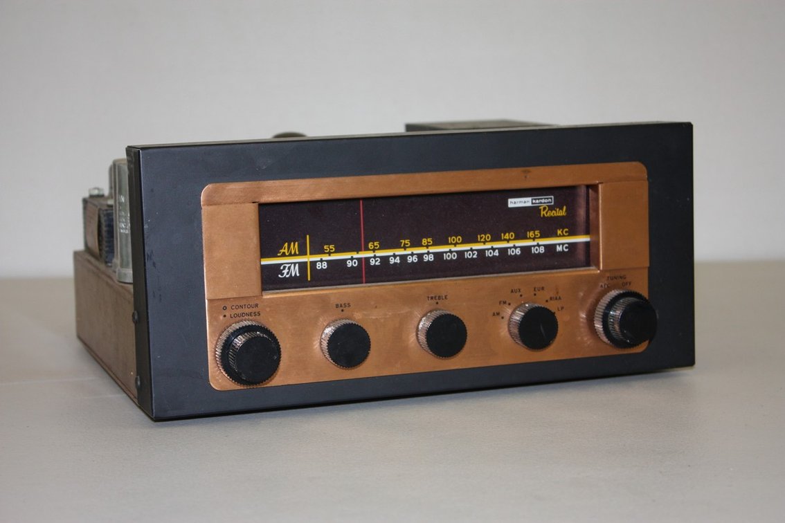 Vintage Harman Kardon HK Recital Tube AM/FM Tuner Preamp Model D-200