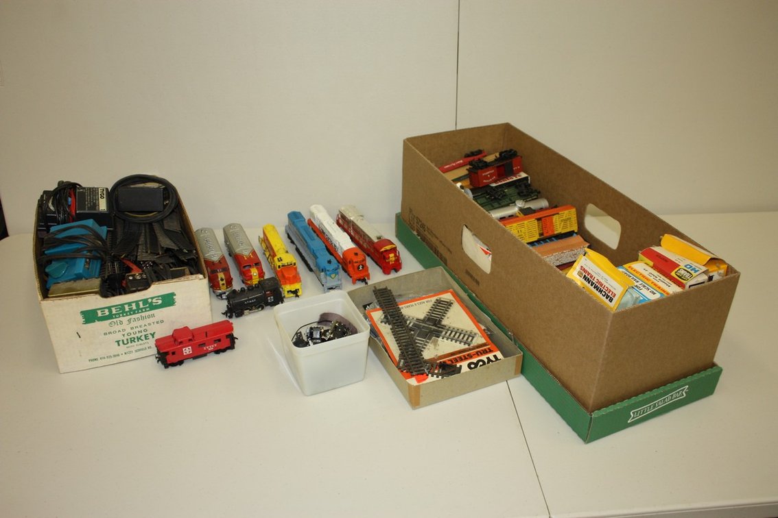 Large Lot Of Vintage HO Scale Toy Trains Including Engines, Cars