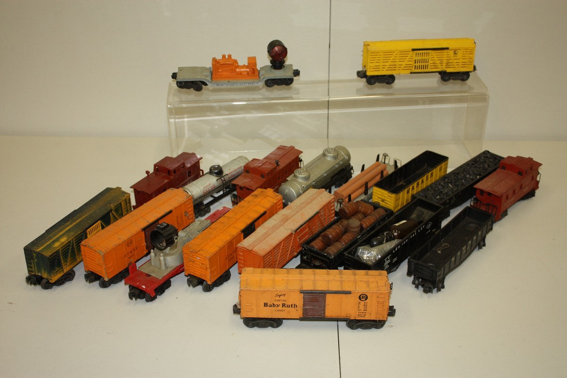 Large Lot Of Postwar Lionel Gauge Rolling Stock Train Cars