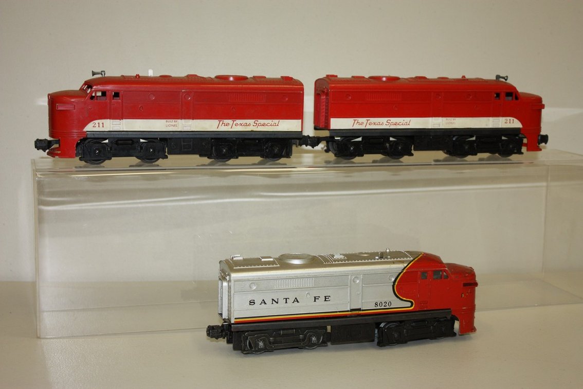 3 Vintage Lionel Alco Diesel Engine Units Santa Fe 8020, Texas Special 211